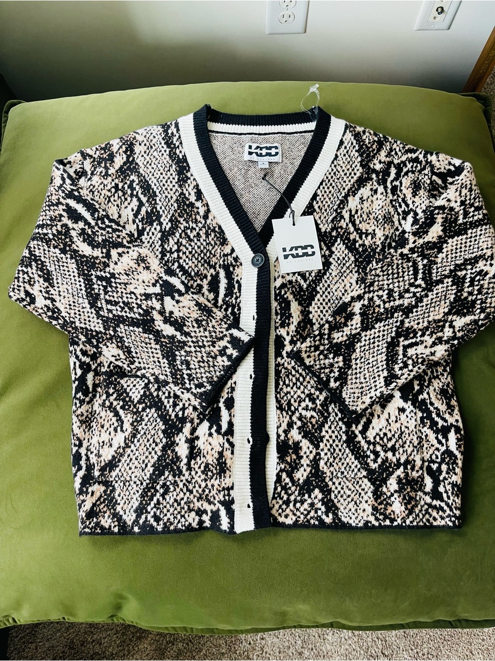 New KBB by KAHLANA Women's Snake Print 'The Slouchy Cardigan Sweater'